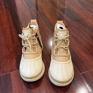 Brand new Sorel out n about classic water resistant snow boots